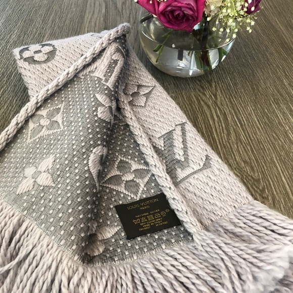 Louis Vuitton Logomania Scarf Last one! Sold out!! - Picture 4 of 8